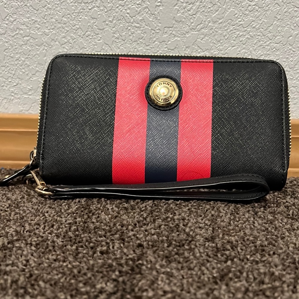 Tommy Hilfiger Clutch Wallet Removable Wrist Strap Red Black Gold